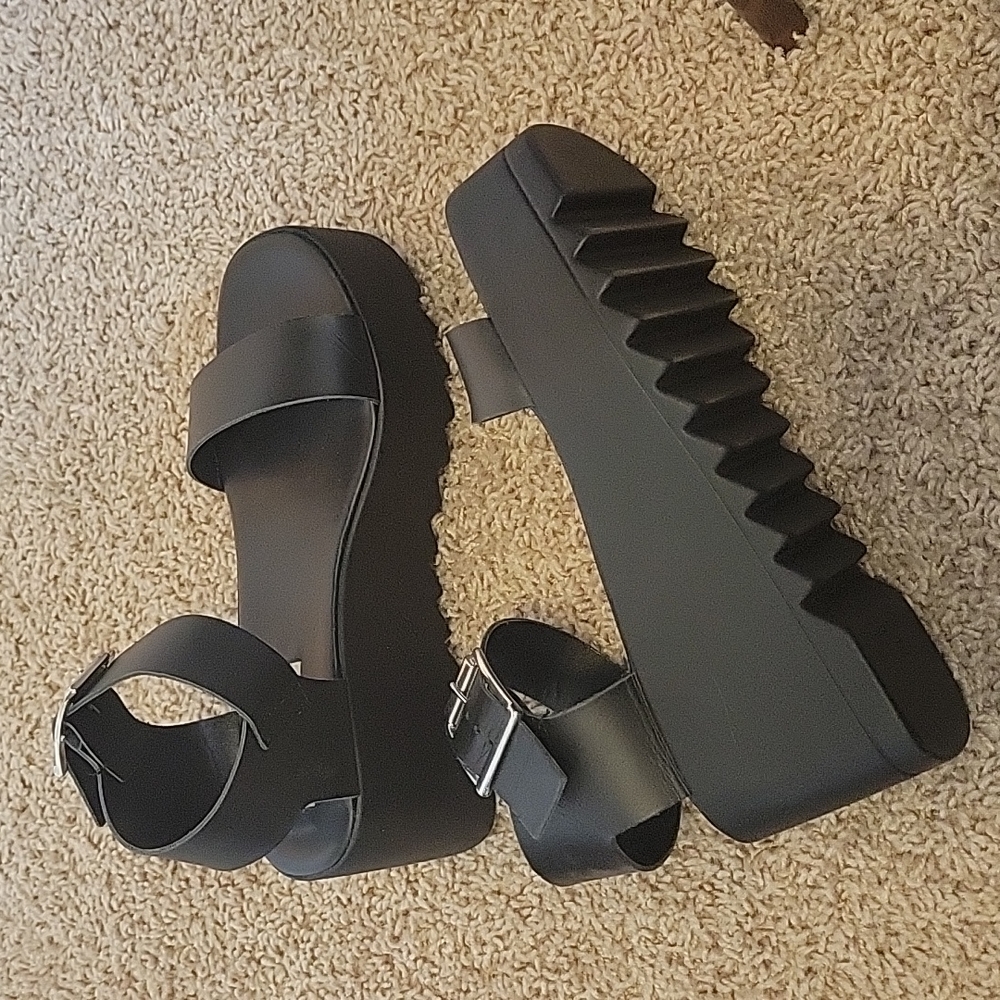 Platform sandals